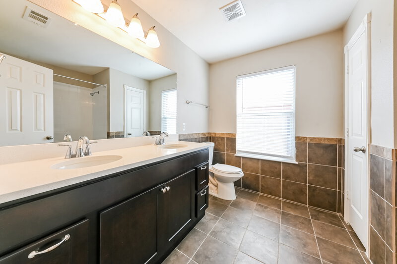 2,095/Mo, 126 Stanford Dr Forney, TX 75126 Main Bathroom View