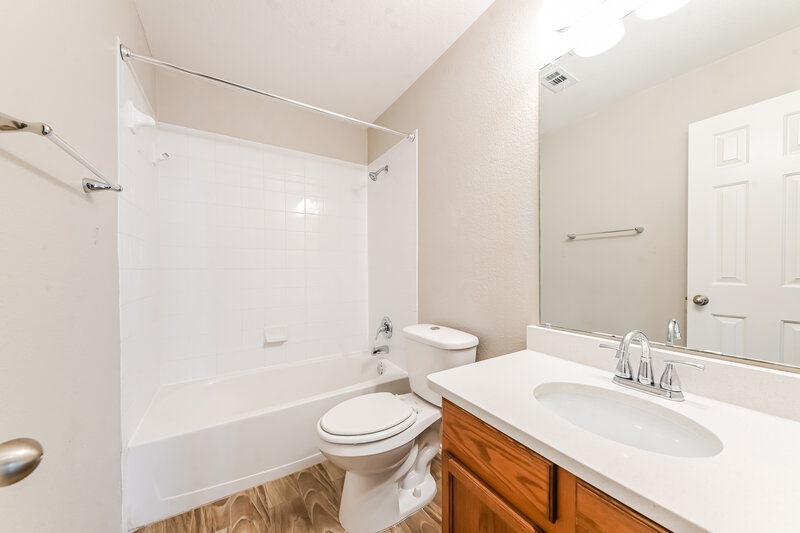 2,095/Mo, 126 Stanford Dr Forney, TX 75126 Bathroom View