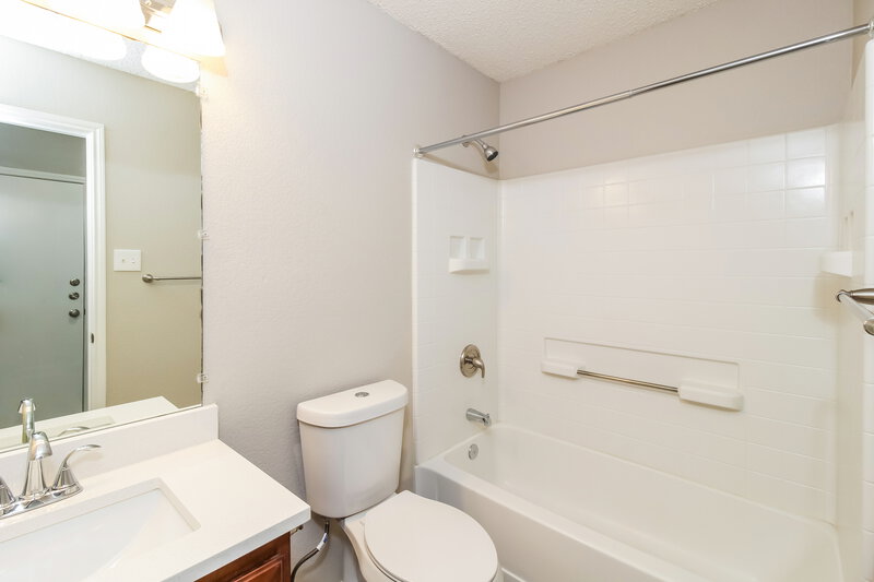 2,275/Mo, 10412 Woodruff Ct Fort Worth, TX 76244 Bathroom View