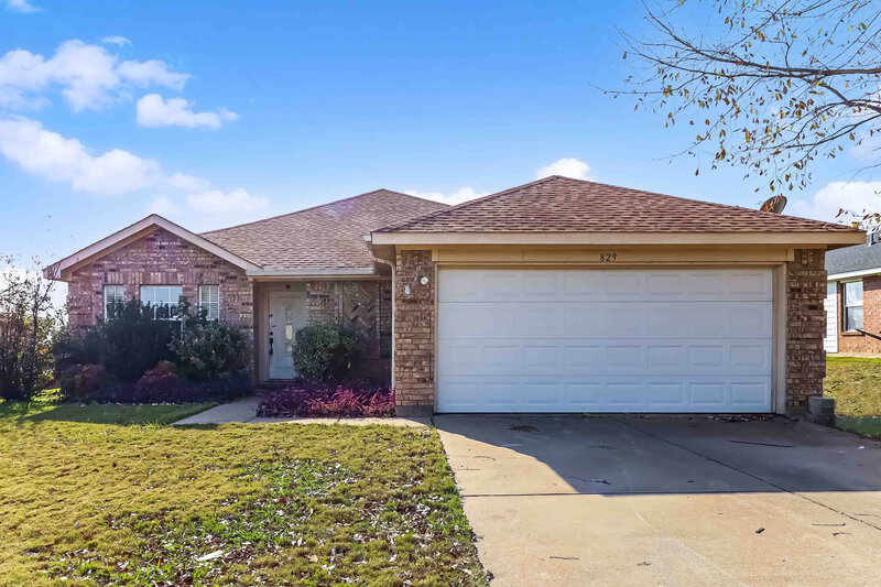 2,405/Mo, 829 Edgehill Rd Burleson, TX 76028 External View