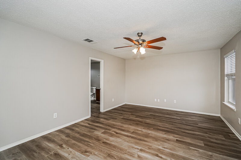 2,580/Mo, 2036 Silverado Dr Mesquite, TX 75181 Main Bedroom View 2