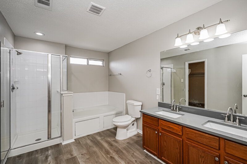 2,580/Mo, 2036 Silverado Dr Mesquite, TX 75181 Main Bathroom View