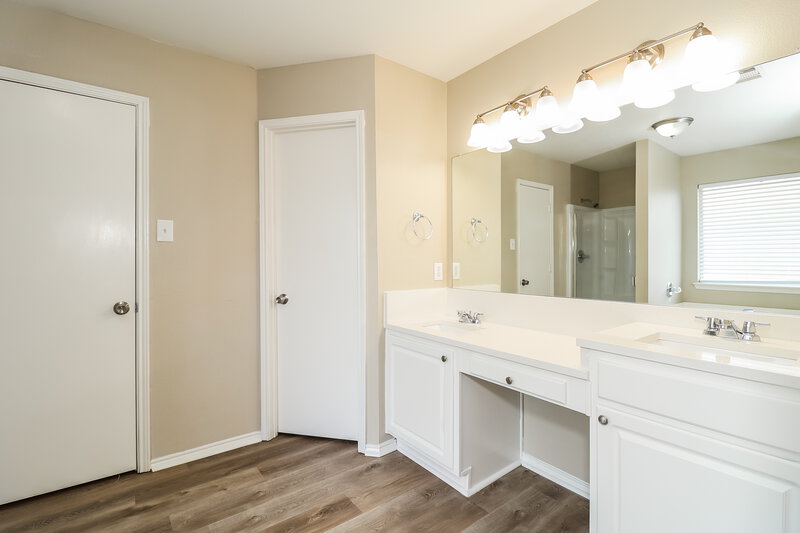 2,715/Mo, 1723 Country Crest Ln Mansfield, TX 76063 Main Bathroom View
