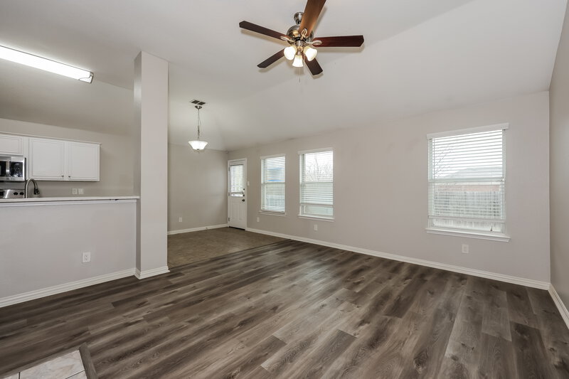 2,045/Mo, 6711 Waterlilly Dr Arlington, TX 76002 Living Room View 3