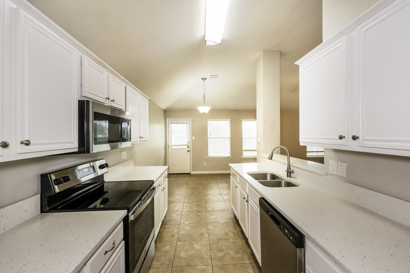 2,045/Mo, 6711 Waterlilly Dr Arlington, TX 76002 Kitchen View 2