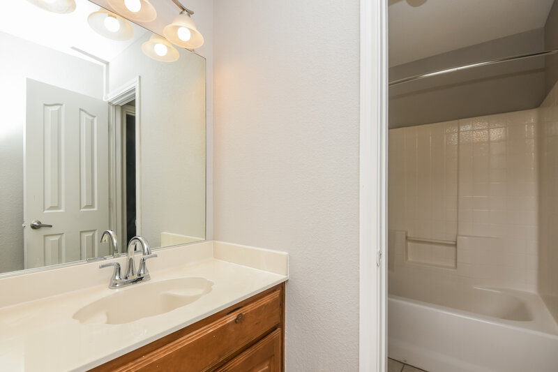 2,510/Mo, 5409 Austin Ridge Dr Fort Worth, TX 76179 Bathroom View