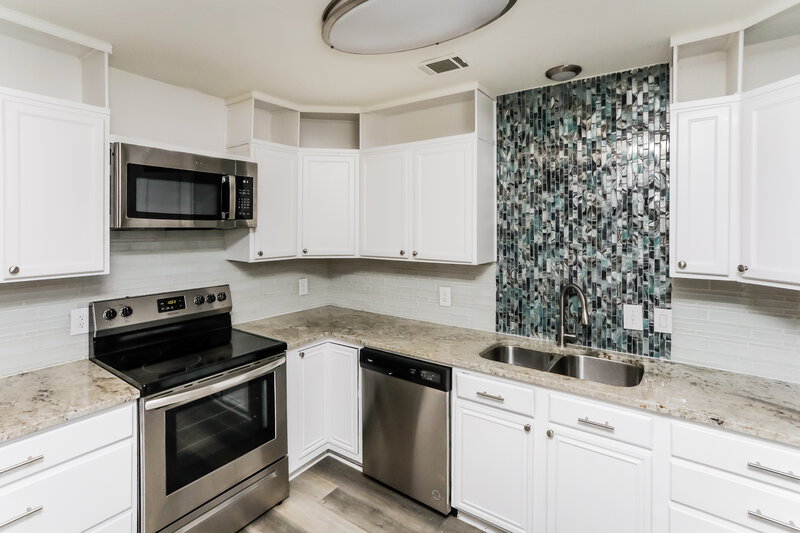 2,070/Mo, 1226 Misty Meadow Dr Midlothian, TX 76065 Kitchen View 2