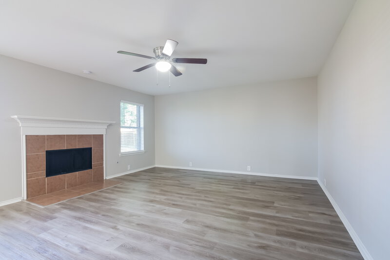 2,815/Mo, 1006 Zachary Dr Arlington, TX 76002 Living Room View 2