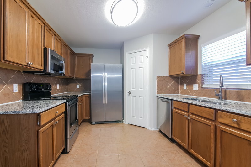 2,815/Mo, 1006 Zachary Dr Arlington, TX 76002 Kitchen View