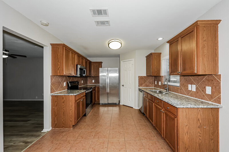 0/Mo, 1006 Zachary Dr Arlington, TX 76002 Kitchen View