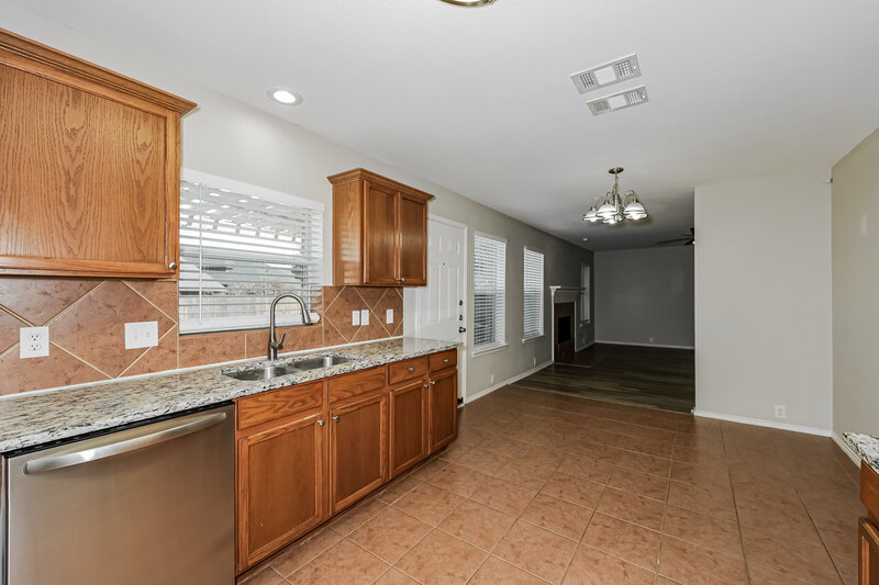 0/Mo, 1006 Zachary Dr Arlington, TX 76002 Kitchen View 2