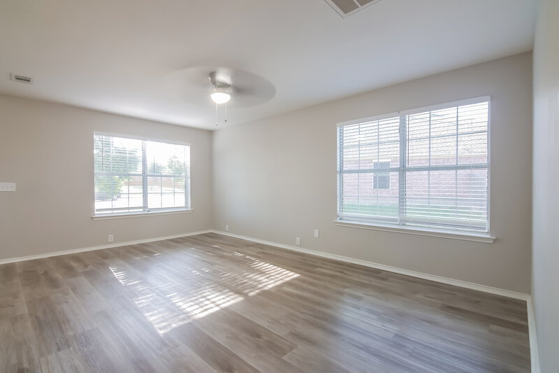 2,815/Mo, 1006 Zachary Dr Arlington, TX 76002 Family Room View 2