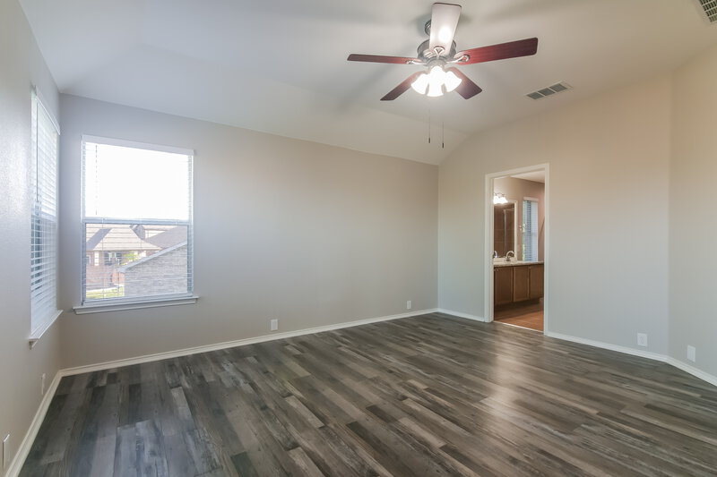 2,815/Mo, 1006 Zachary Dr Arlington, TX 76002 Main Bedroom View 2