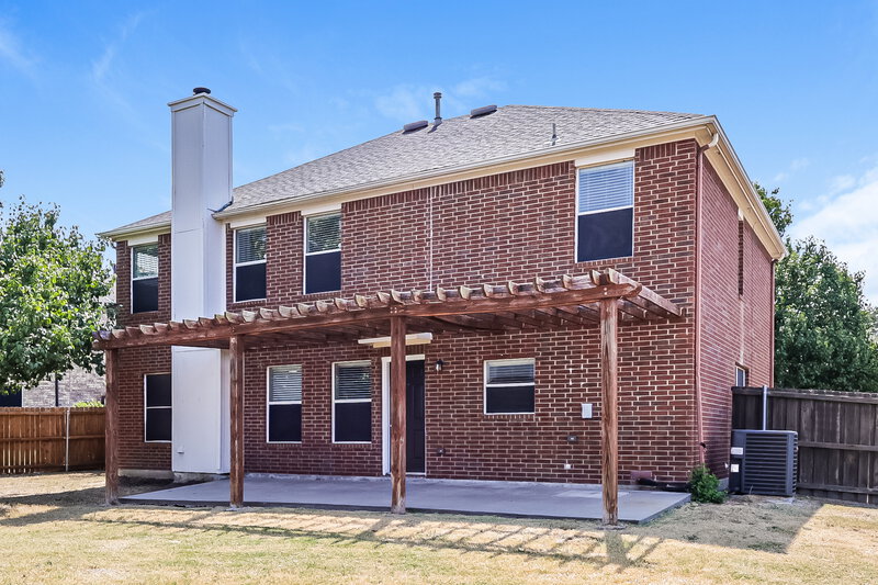 0/Mo, 1006 Zachary Dr Arlington, TX 76002 Rear View