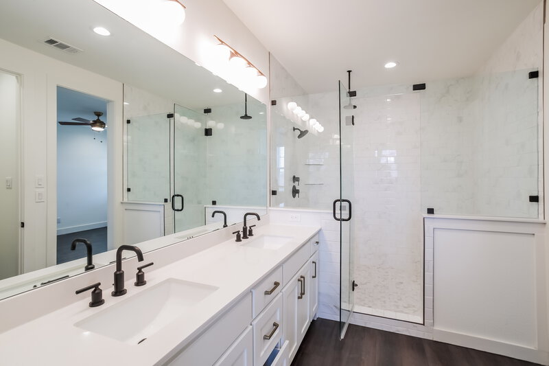 2,305/Mo, 7137 Ninth Hole Drive Fort Worth, TX 76179 Main Bathroom View