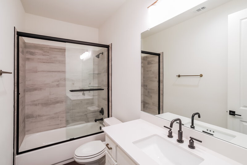 2,305/Mo, 7137 Ninth Hole Drive Fort Worth, TX 76179 Bathroom View