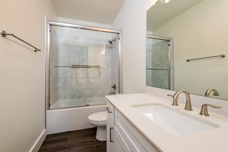 2,340/Mo, 7157 Ninth Hole Drive Fort Worth, TX 76179 Bathroom View 2