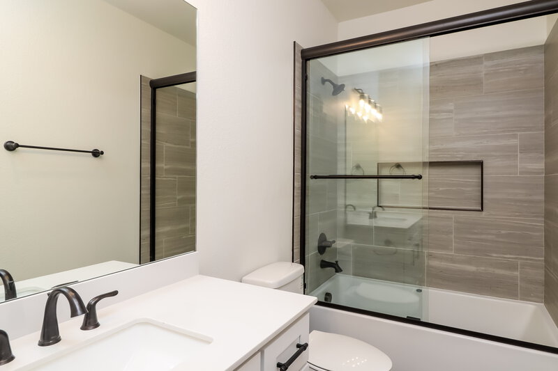 2,835/Mo, 8577 Mulligan Pass Fort Worth, TX 76179 Bathroom View