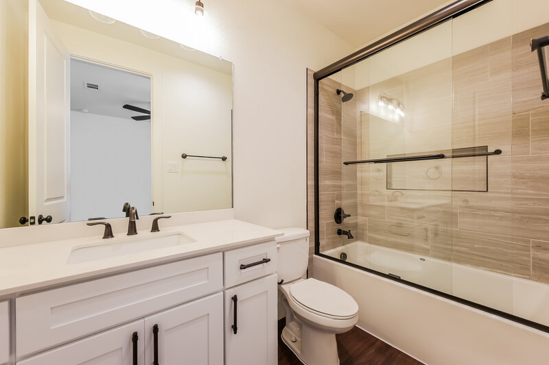 2,110/Mo, 8589 Mulligan Pass Fort Worth, TX 76179 Bathroom View
