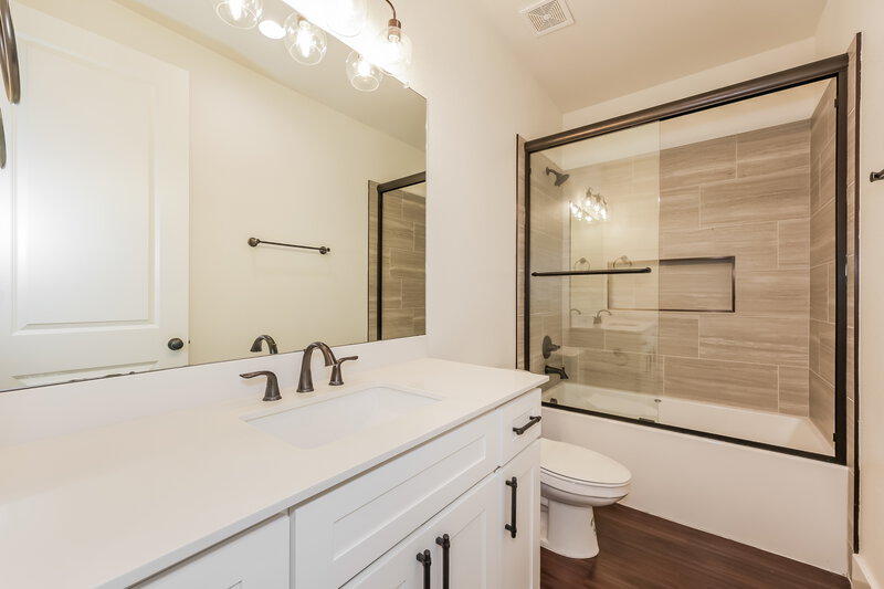 2,110/Mo, 8589 Mulligan Pass Fort Worth, TX 76179 Bathroom View 2