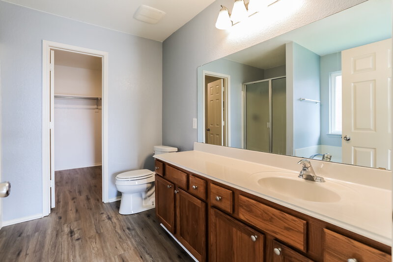 2,185/Mo, 10637 Ambling Trl Fort Worth, TX 76108 Main Bathroom View
