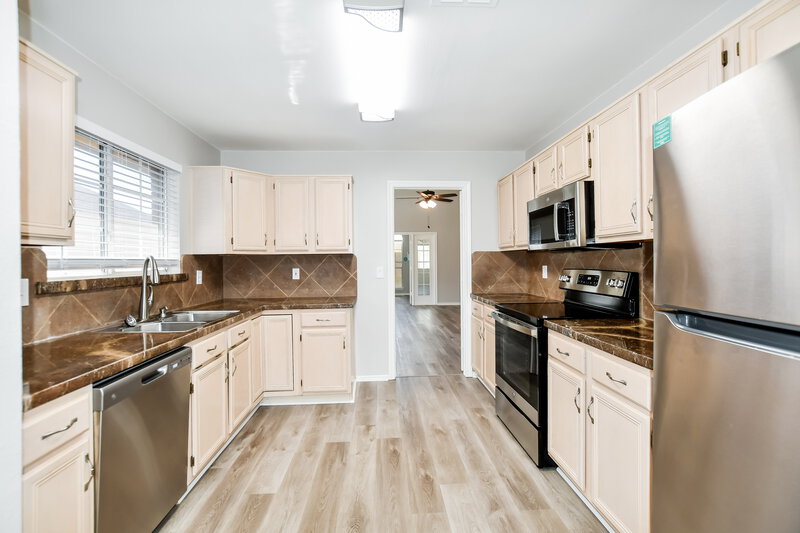 2,610/Mo, 2006 Firewater Pl Lewisville, TX 75067 Kitchen View