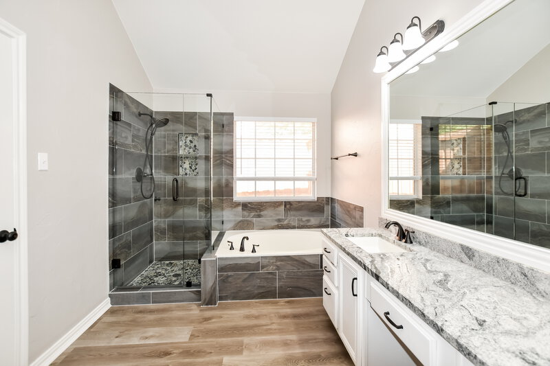 2,610/Mo, 2006 Firewater Pl Lewisville, TX 75067 Main Bathroom View