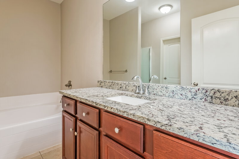 1,865/Mo, 2120 Foxglove Ct Forney, TX 75126 Main Bathroom View