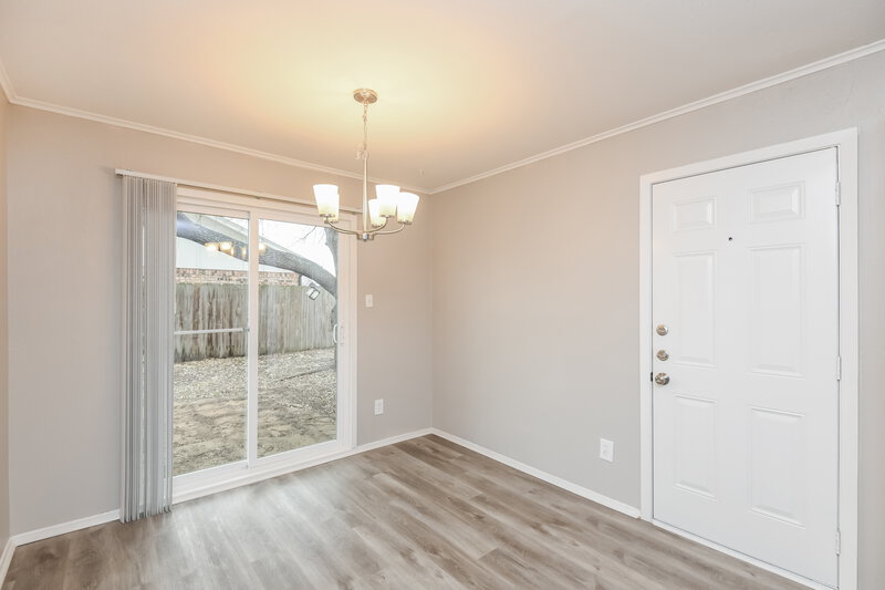 2,085/Mo, 413 Berkshire Dr Burleson, TX 76028 Dining Room View 2
