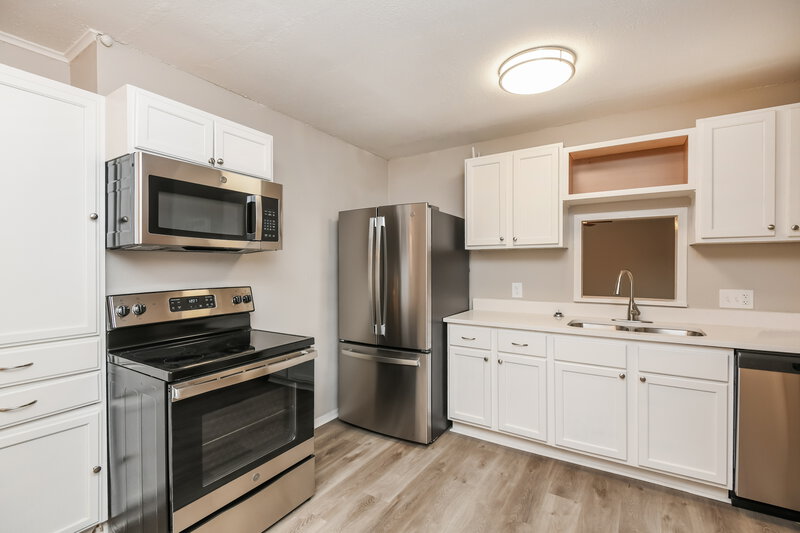 2,085/Mo, 413 Berkshire Dr Burleson, TX 76028 Kitchen View 2
