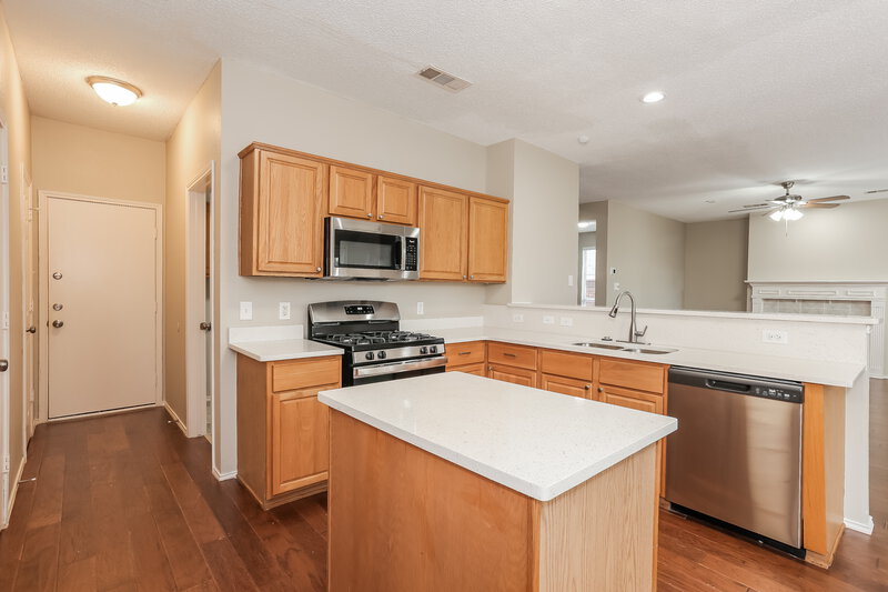 2,705/Mo, 6733 Day Dr Fort Worth, TX 76132 Kitchen View 2