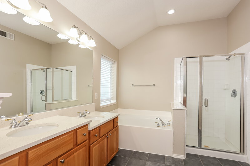 2,705/Mo, 6733 Day Dr Fort Worth, TX 76132 Main Bathroom View