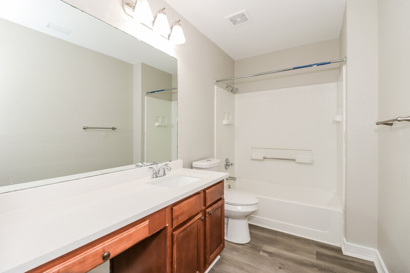 2,655/Mo, 8000 Sartain Dr Fort Worth, TX 76120 Main Bathroom View