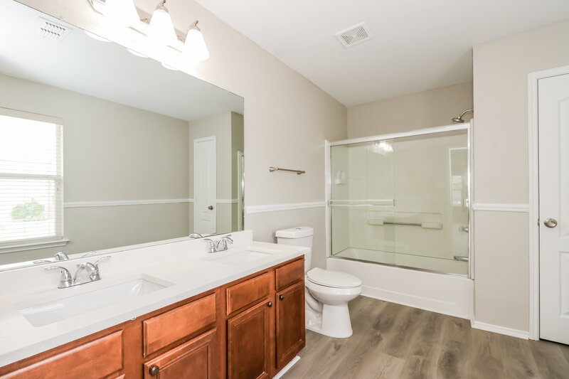 2,655/Mo, 8000 Sartain Dr Fort Worth, TX 76120 Bathroom View