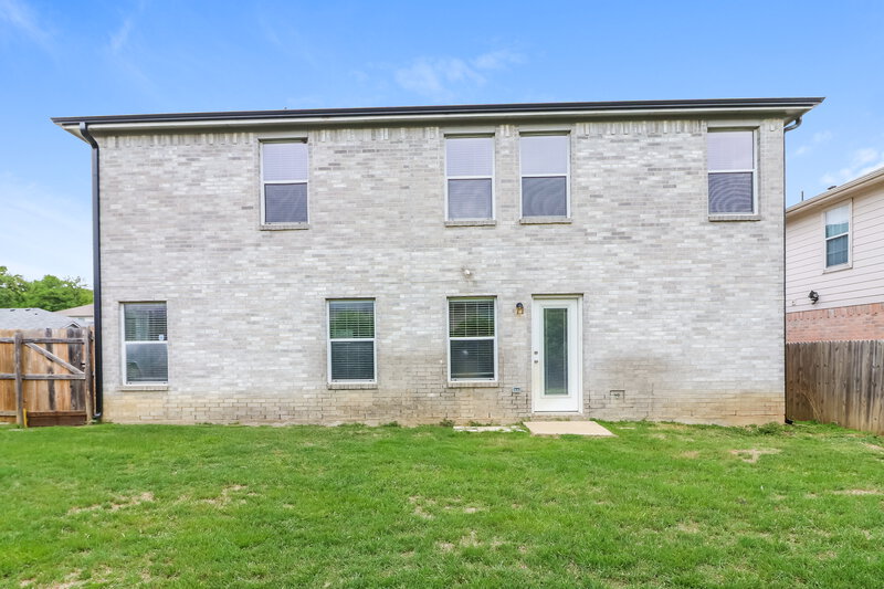 2,655/Mo, 8000 Sartain Dr Fort Worth, TX 76120 Rear View