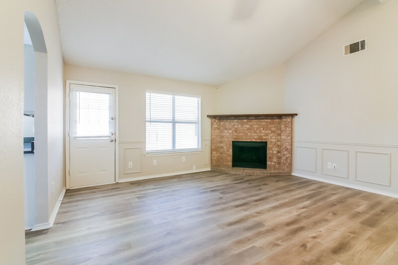 2,505/Mo, 402 Hollyberry Dr Mansfield, TX 76063 Living Room View 3