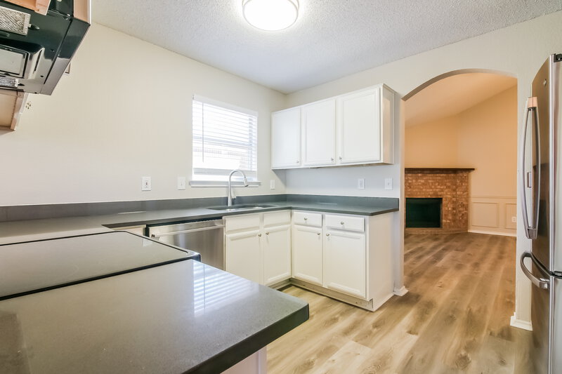2,505/Mo, 402 Hollyberry Dr Mansfield, TX 76063 Kitchen View 2