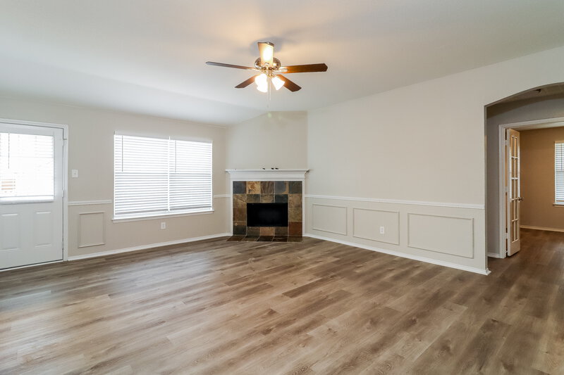 2,250/Mo, 12452 Seven Eagles Ln Burleson, TX 76028 Living Room View 2