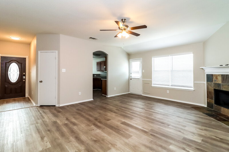 2,250/Mo, 12452 Seven Eagles Ln Burleson, TX 76028 Living Room View 3