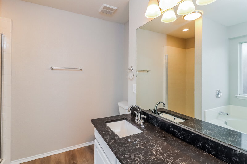 2,250/Mo, 12452 Seven Eagles Ln Burleson, TX 76028 Bathroom View