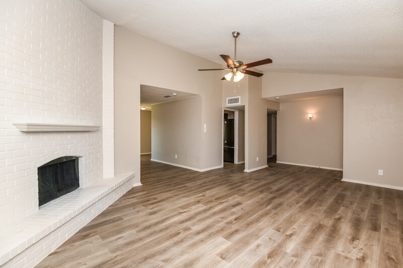 2,175/Mo, 1709 Lewis Trl Grand Prairie, TX 75052 Living Room View 3