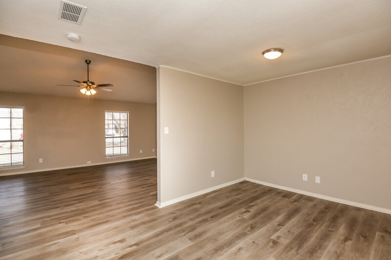 2,175/Mo, 1709 Lewis Trl Grand Prairie, TX 75052 Dining Room View 2
