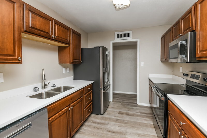 2,175/Mo, 1709 Lewis Trl Grand Prairie, TX 75052 Kitchen View