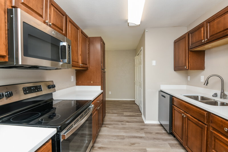 2,175/Mo, 1709 Lewis Trl Grand Prairie, TX 75052 Kitchen View 2