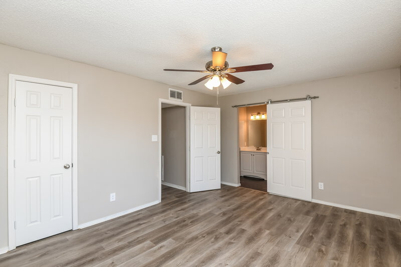2,175/Mo, 1709 Lewis Trl Grand Prairie, TX 75052 Main Bedroom View 2