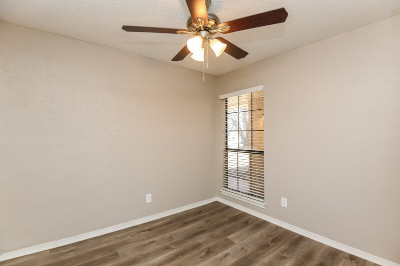 2,175/Mo, 1709 Lewis Trl Grand Prairie, TX 75052 Bedroom View 2