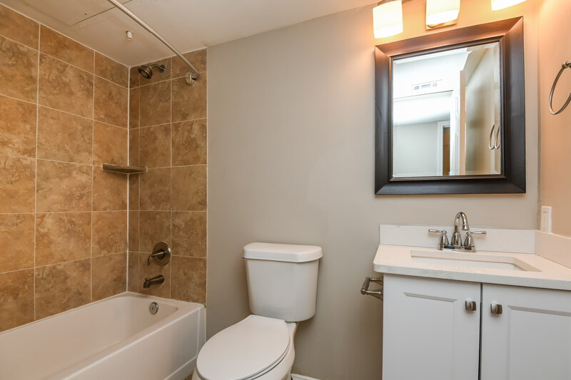 2,175/Mo, 1709 Lewis Trl Grand Prairie, TX 75052 Bathroom View