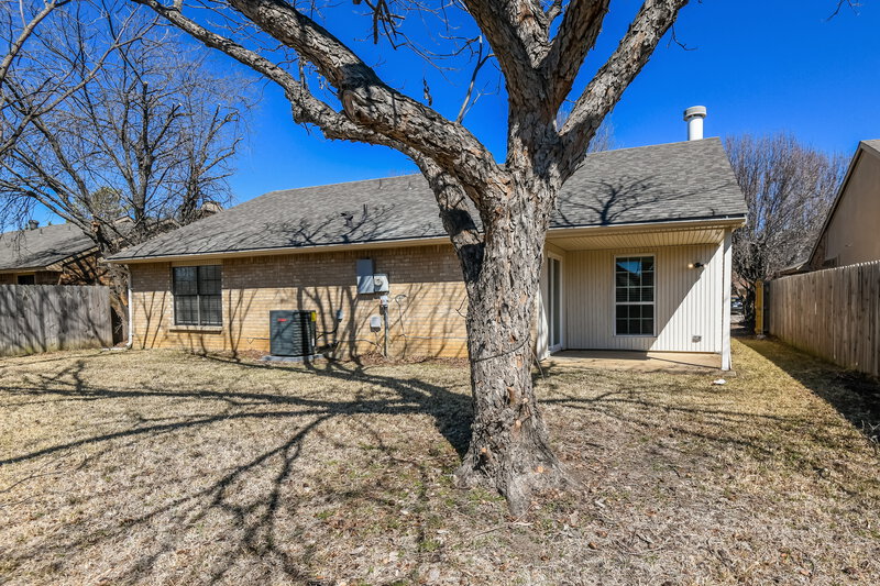 2,175/Mo, 1709 Lewis Trl Grand Prairie, TX 75052 Rear View