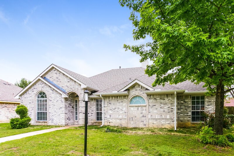 2,915/Mo, 2716 Wild Grove Ln Lancaster, TX 75146 Front View
