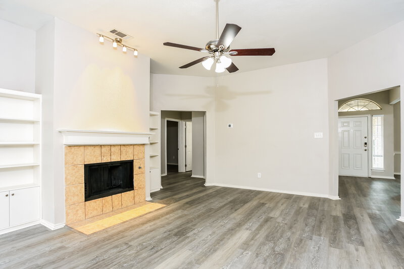 2,915/Mo, 2716 Wild Grove Ln Lancaster, TX 75146 Living Room View 2